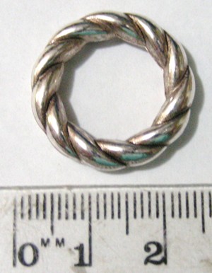 20mm Metallised Scarf Ring - Round With Rope Pattern (each)
